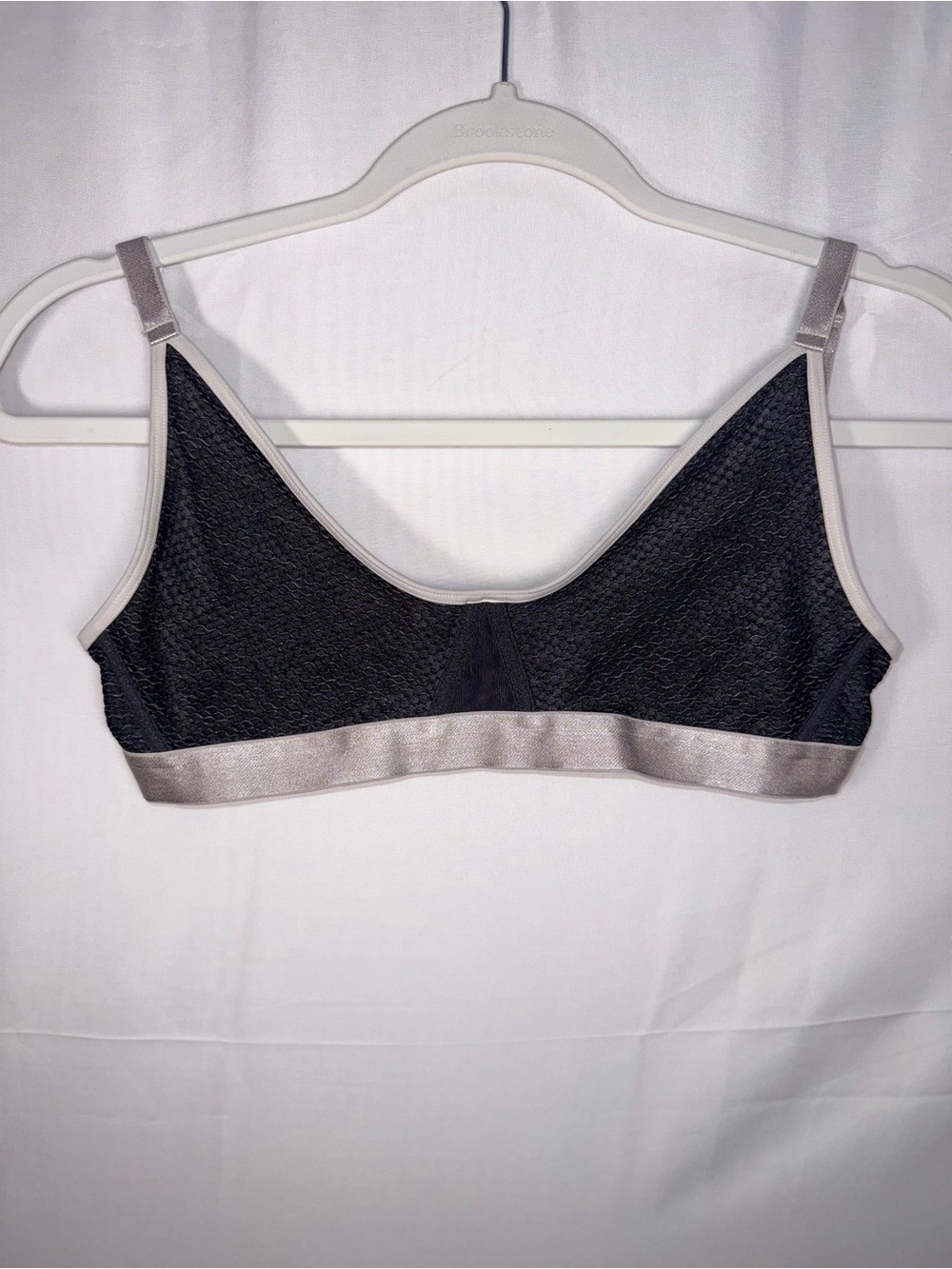 Lululemon Women intimates Black and Silver Wireless Bralette Bra Size Small